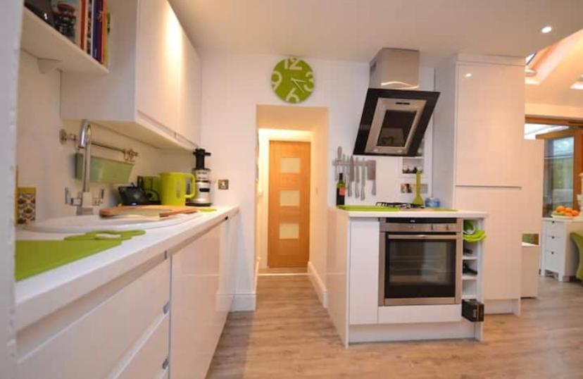 Compact, Central Apartment, Dog Friendly. 金斯布里奇 外观 照片